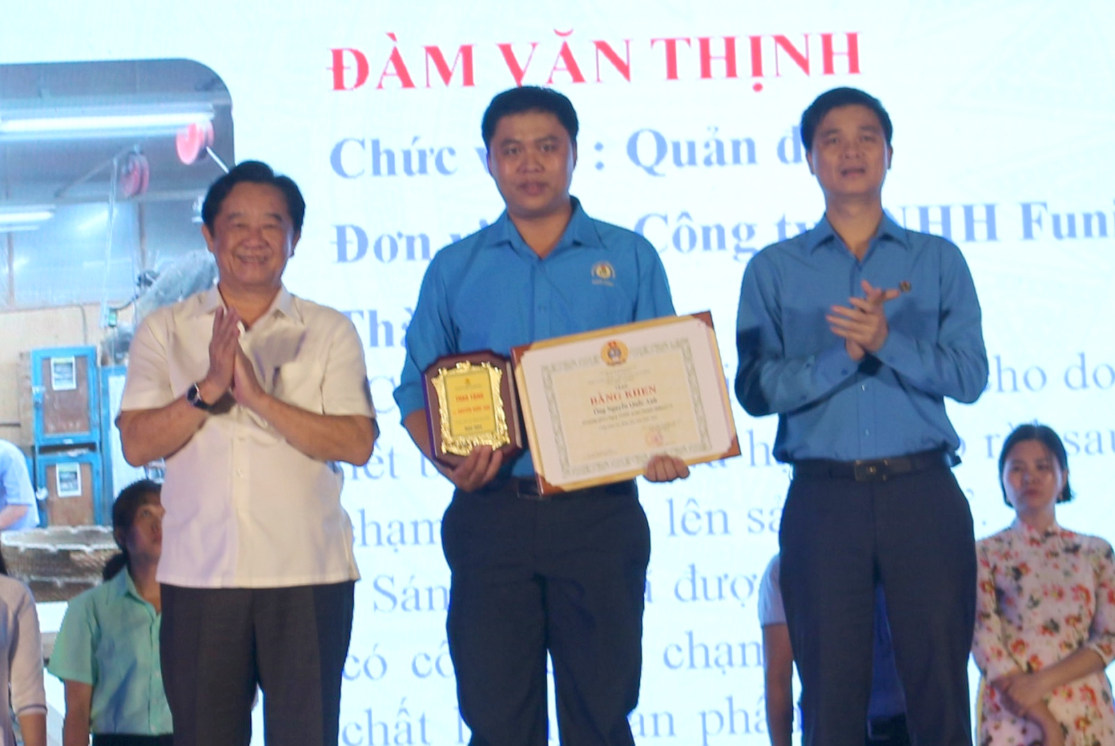 Lãnh đạo Tổng LĐLĐ Việt Nam và lãnh đạo tỉnh Bình Dương biểu dương, khen thưởng CNLĐ tiêu biểu có nhiều sáng kiến.